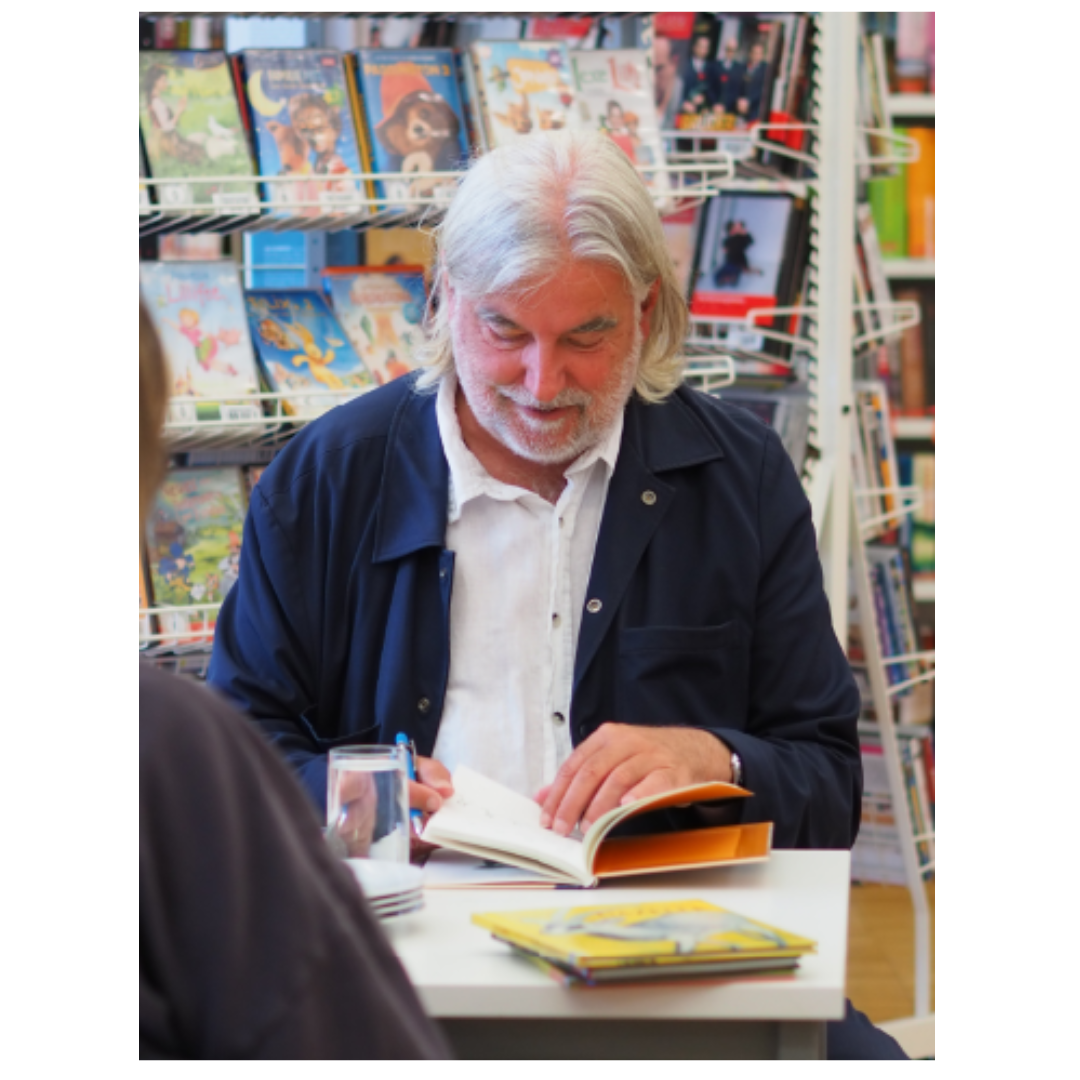 Heinz Janisch siegniert.png